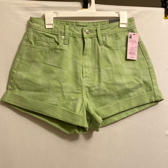 wild fable Pants - Wild Fable two toned green checkered high rise mom shorts size 8/29 waist